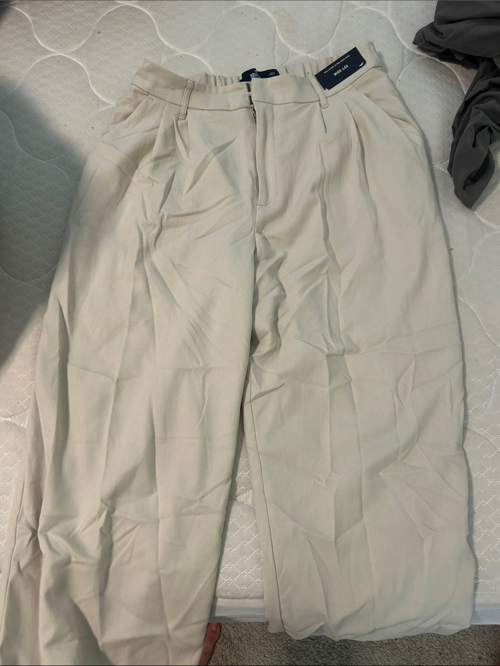Hollister  Cream Pleated Chinos